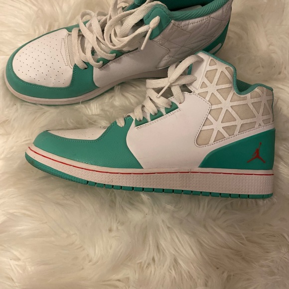 Jordan’s - Picture 4 of 5